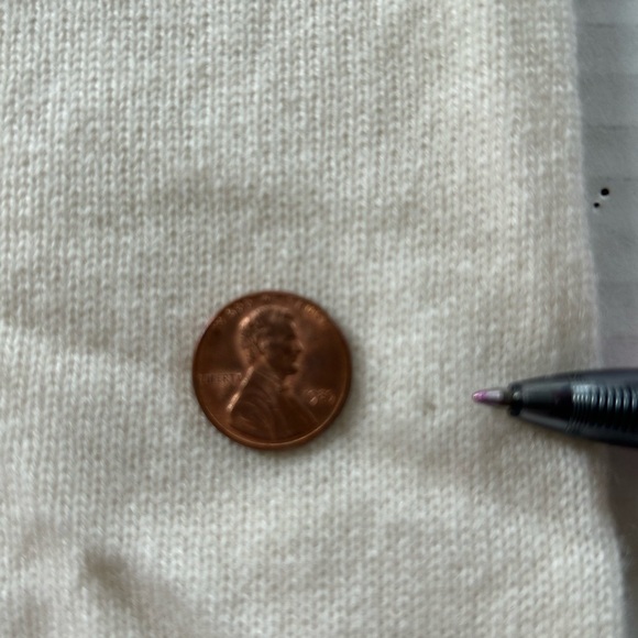 SAKS FIFTH AVENUE Ivory 100% Cashmere Tunic SM NWT as is -holes , easy to fix - Picture 10 of 13